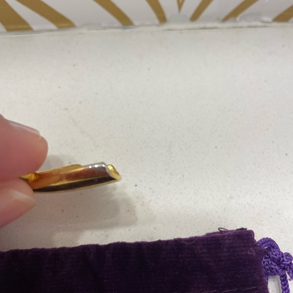 90s Vintage gold tone “X” post earrings. - Picture 4 of 5